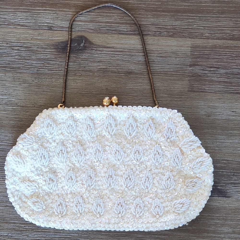 Elegant‎ Cream Beaded Clutch